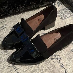 Wonders made with love in Spain leather black bow shoes